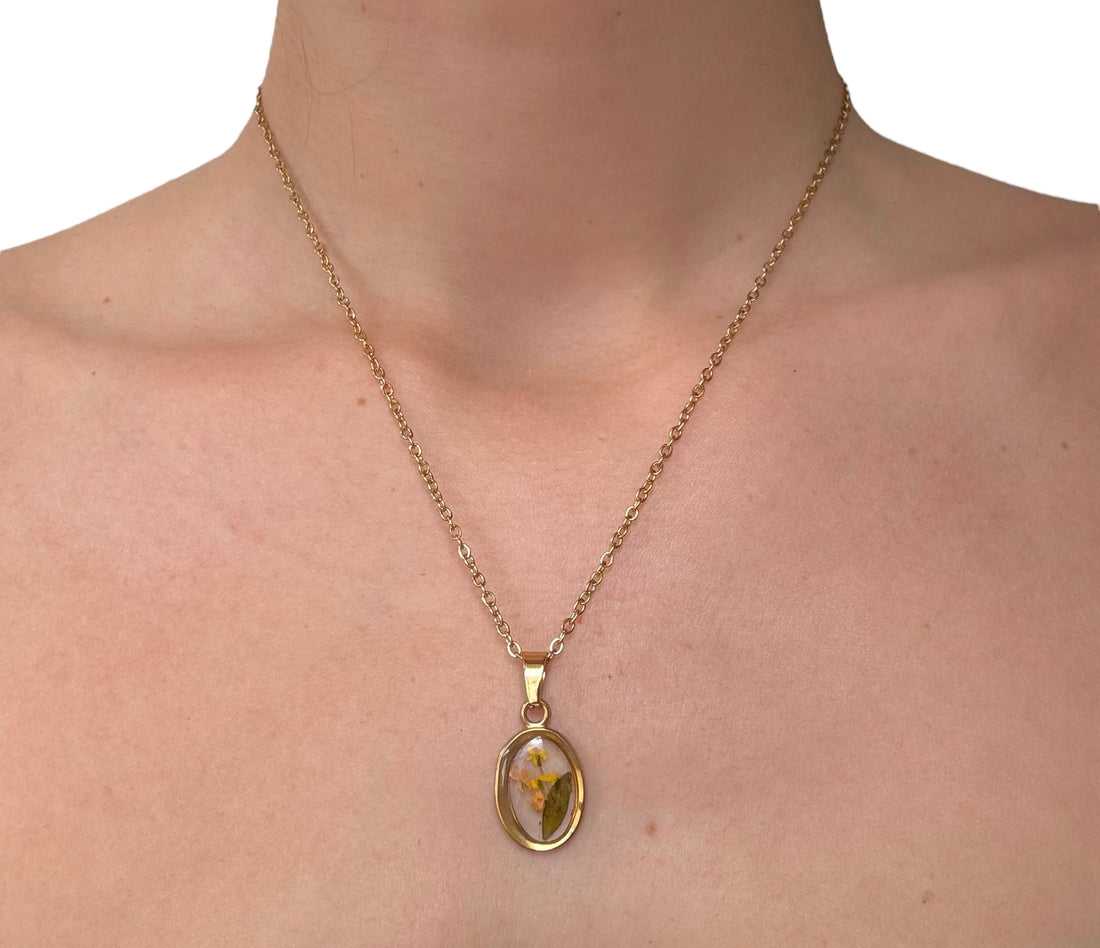 Sole dell’Aura – Collana con Fiore Giallo Essiccato