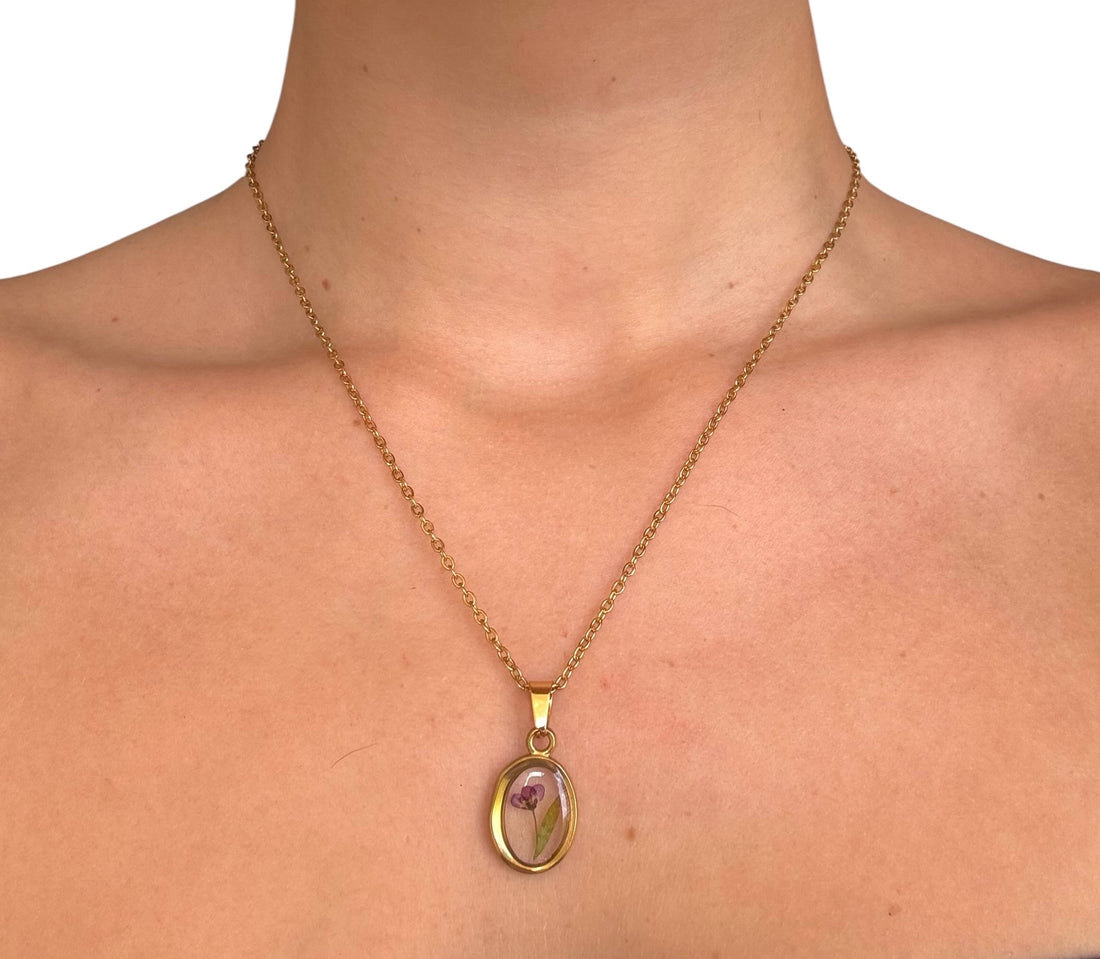 Petalo dell’Aura – Collana con Fiore Viola Essiccato